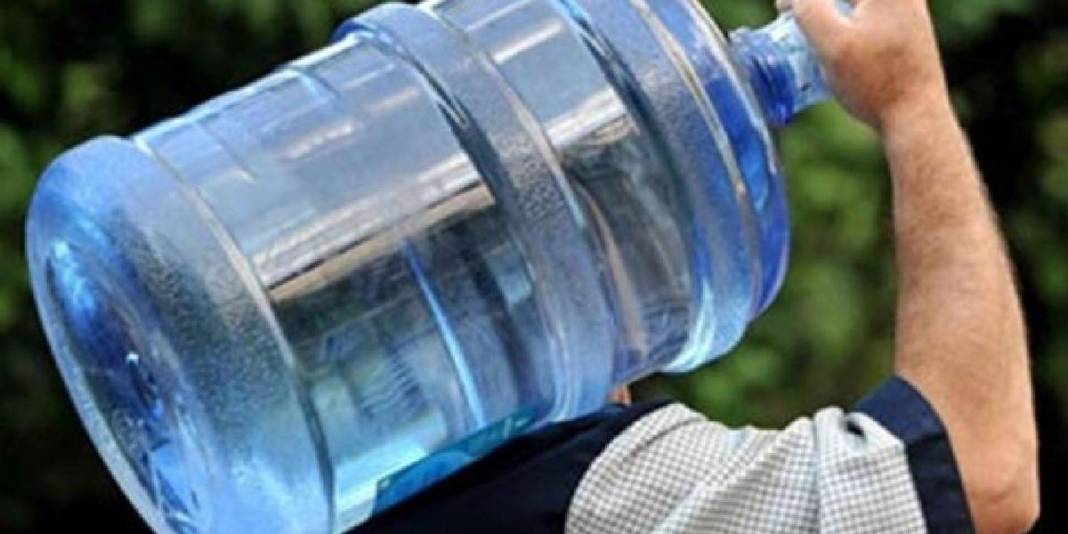 Neden 20 litre olmadığını öğrendik, peki kulp neden yok? İşte damacana tasarımının ardındaki gerekçe... 5